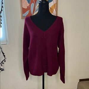 GAP Relaxed Forever Cozy V-Neck Sweater Size M